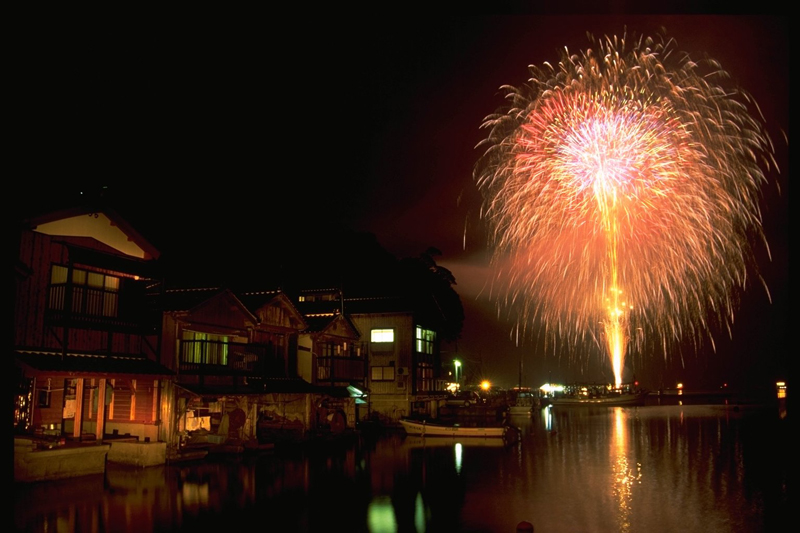丹後天橋立の人気キーワード 絶景!!夏の思い出なら伊根花火で決まり!
